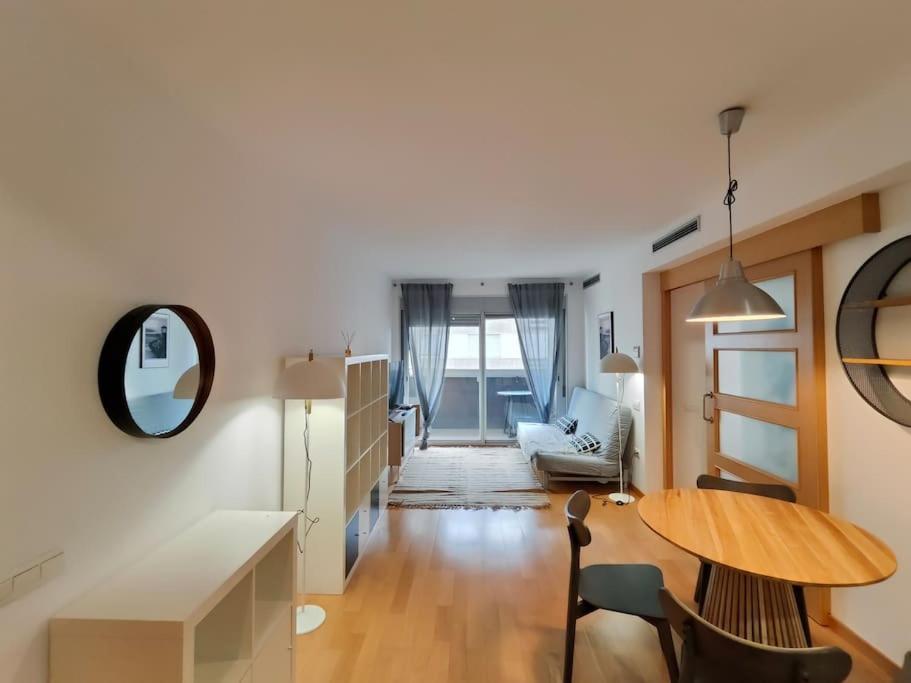 Cozy Apartment Forum Beach 산트 아드리아 데 베소스 외부 사진