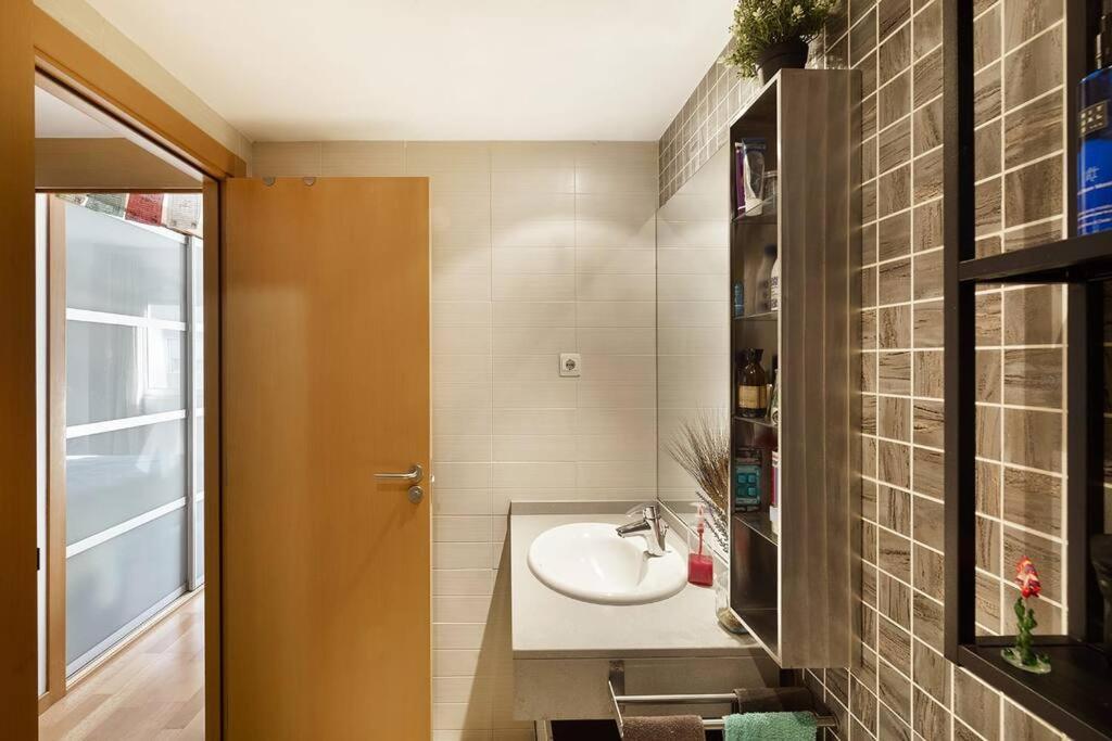 Cozy Apartment Forum Beach 산트 아드리아 데 베소스 외부 사진